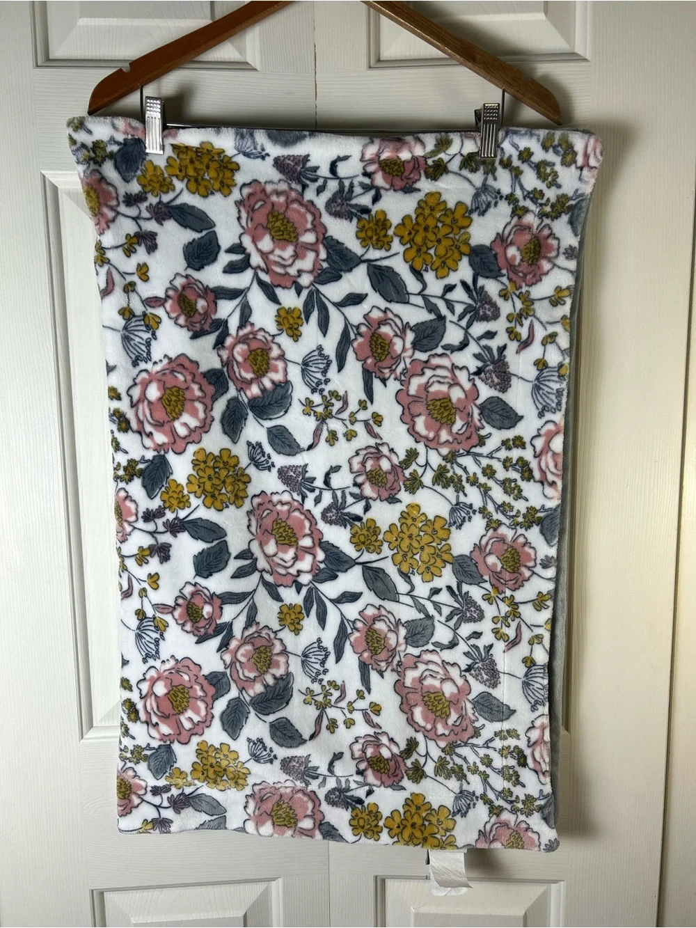 Queenwest Trading Co Floral Baby Blanket Gray White Pink Yellow Flowers Soft